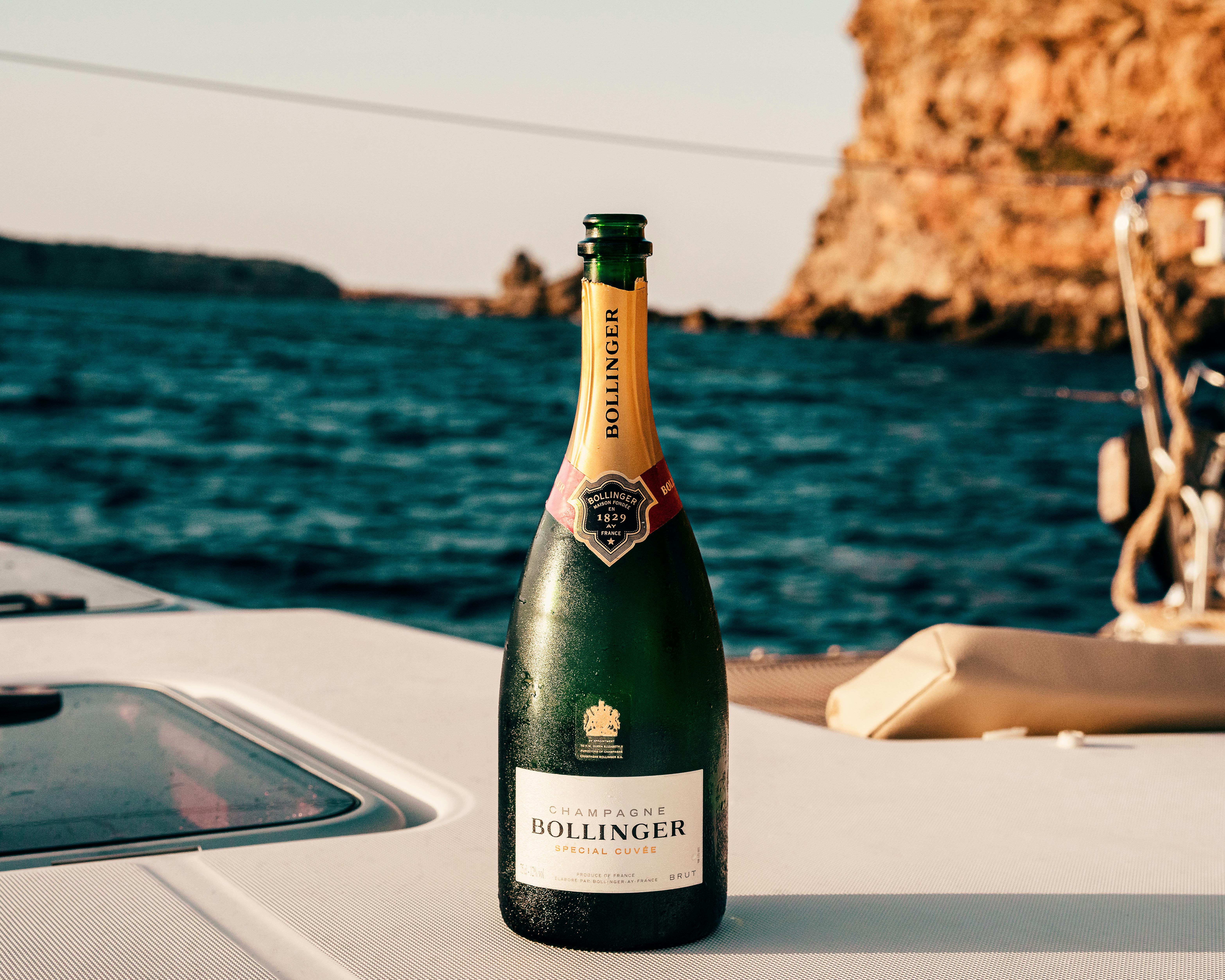 Yacht Charter Etiquette and Tipping Guide: Florida Keys Edition